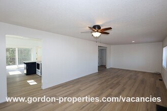 275 S 5th St in Saint Helens, OR - Building Photo - Building Photo