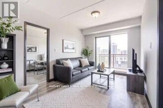 275 Larch St in Waterloo, ON - Building Photo - Building Photo