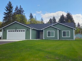 14739 Bingham Ave E in Tacoma, WA - Building Photo