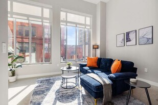 205 W 4th St in Cincinnati, OH - Building Photo