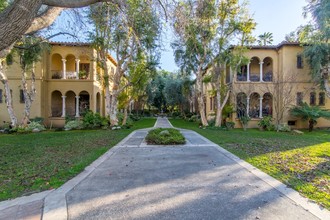 Grove Manor in Pasadena, CA - Building Photo - Building Photo