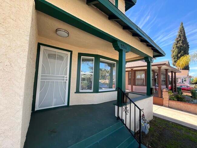 224 E 65th St in Los Angeles, CA - Building Photo - Building Photo