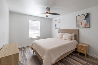 Greenway Flats in Fayetteville, AR - Building Photo - Interior Photo