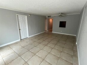 2610 Coconut Bay Ln, Unit 715 in Sarasota, FL - Foto de edificio - Building Photo