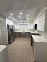 860 W Dayton Cir in Fort Lauderdale, FL - Building Photo - Building Photo