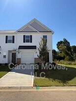 15 Twiggs Ln in Taylors, SC - Building Photo