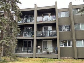 1808-1818 18 Street SW in Calgary, AB - Building Photo - Building Photo
