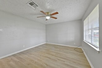2803 22nd St in Dickinson, TX - Building Photo - Building Photo