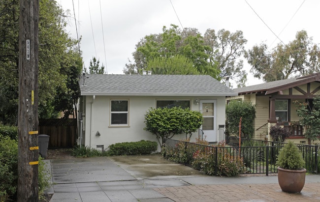 21457 Montgomery St in Hayward, CA - Building Photo - Building Photo