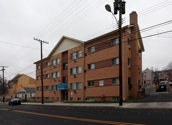 5109-5117 C St SE in Washington, DC - Foto de edificio - Building Photo