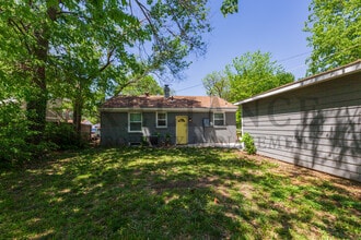 2450 Somerset St in Wichita, KS - Building Photo - Building Photo