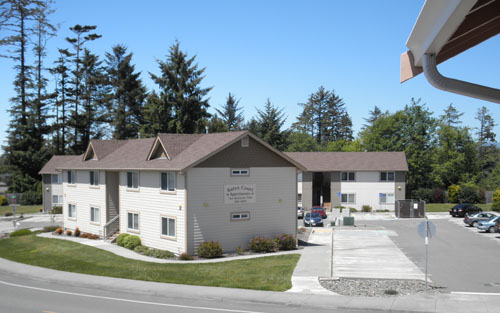 Bates Court Apartments in Mckinleyville, CA - Foto de edificio