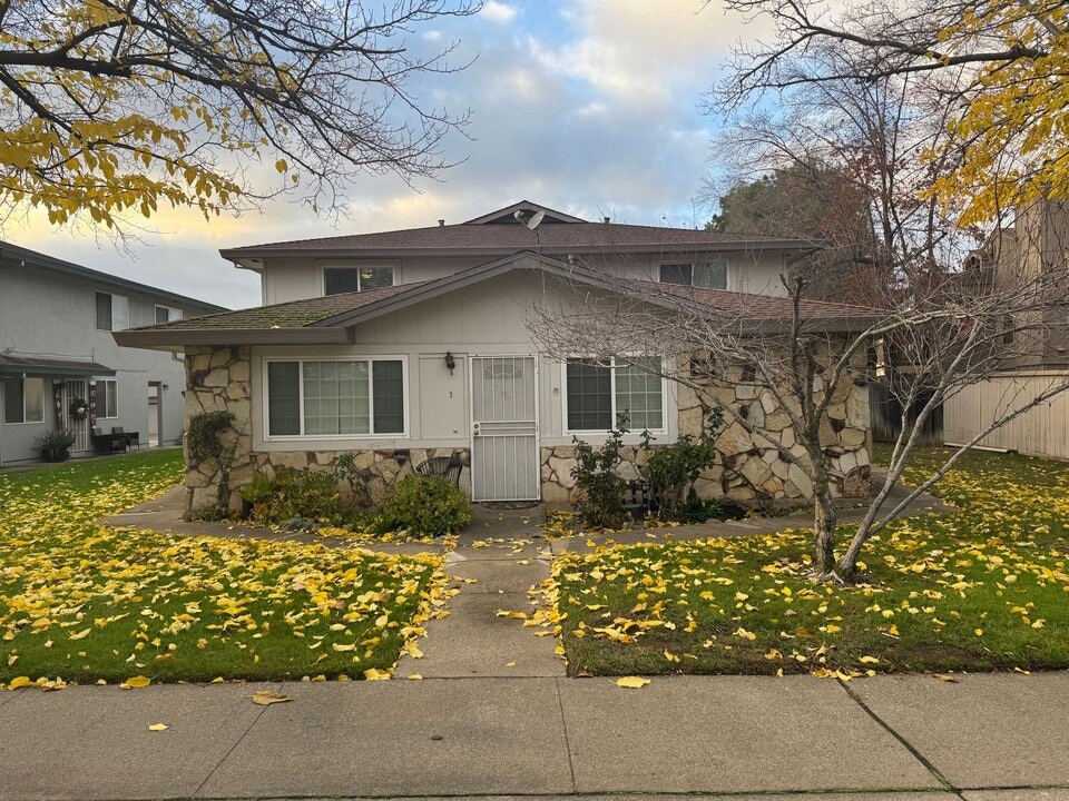 309 Harding Blvd in Roseville, CA - Building Photo