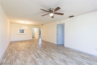 6807 Sandtrap Dr in Ft. Myers, FL - Building Photo - Building Photo