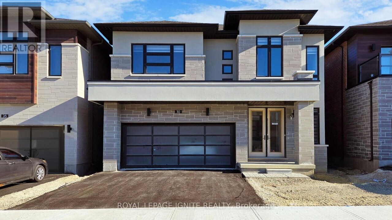 30 Duxbury Rd in Brampton, ON - Building Photo
