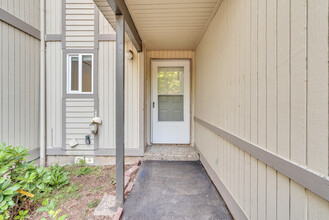 Washington Square Townhomes in Tigard, OR - Building Photo - Building Photo