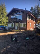 81 Phillips Ln, Unit B - Upper in Ketchikan, AK - Building Photo