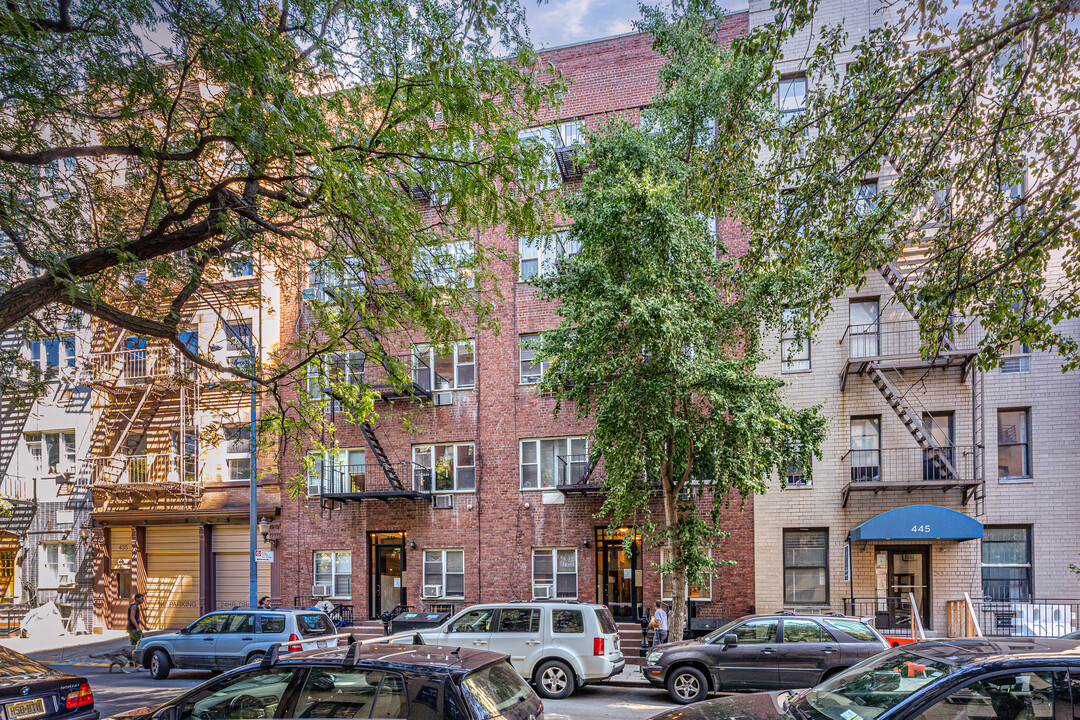 443 E 83rd St in New York, NY - Building Photo