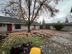 405 W 12th St in Medford, OR - Foto de edificio - Building Photo