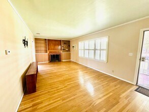 13024 7th St in Chino, CA - Foto de edificio - Building Photo