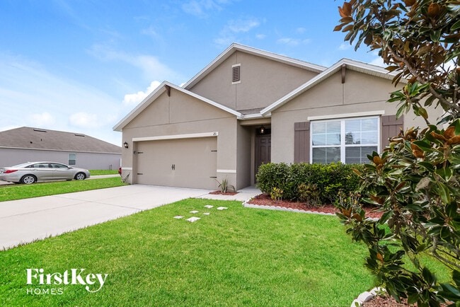 211 Bella Dr in Davenport, FL - Building Photo - Building Photo