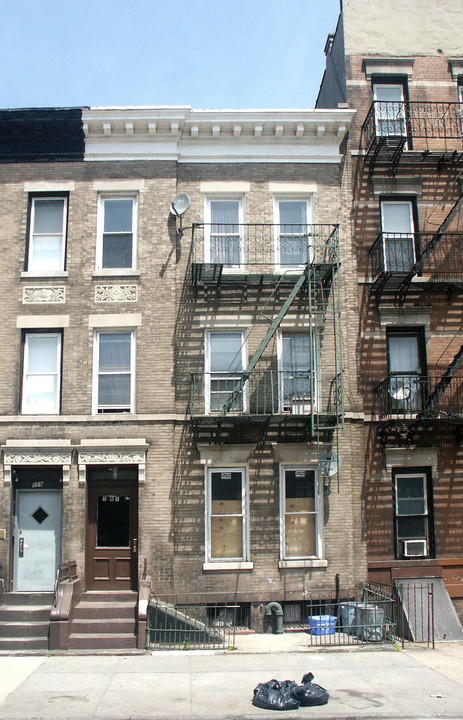 561 Saint Johns Pl in Brooklyn, NY - Building Photo