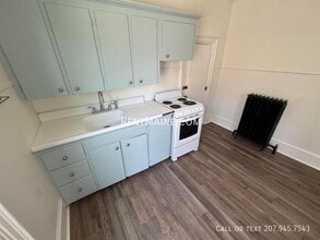 147 Essex St in Bangor, ME - Foto de edificio - Building Photo