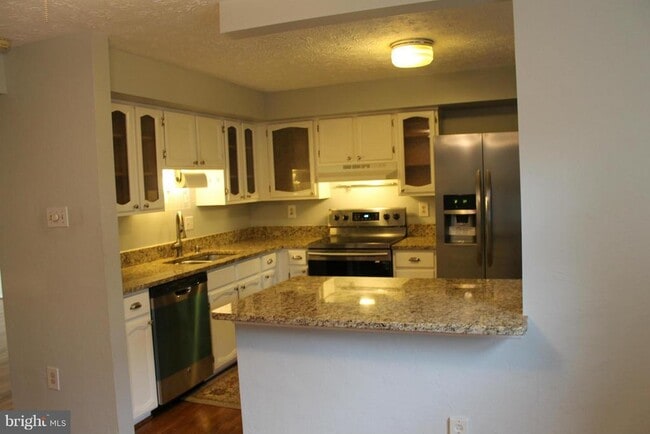 6821 Montivideo Square Ct in Falls Church, VA - Building Photo - Building Photo