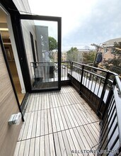 83 Gardner St, Unit 309 in Boston, MA - Building Photo - Building Photo