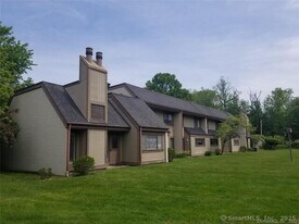 85 Viscount Dr in Milford, CT - Building Photo