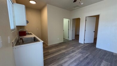 493 N Alta Ave in Dinuba, CA - Building Photo - Building Photo