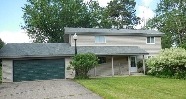 9830 Yawkey St in Hazelhurst, WI - Building Photo - Building Photo