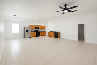 11111 Country River Dr, Unit Auxiliary Barn Unit in Parrish, FL - Foto de edificio - Building Photo