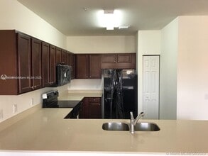 230 NW 109th Ave, Unit 111 in Miami, FL - Building Photo - Building Photo