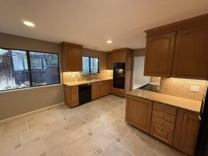 2439 Sharon Oaks Dr in Menlo Park, CA - Building Photo - Building Photo