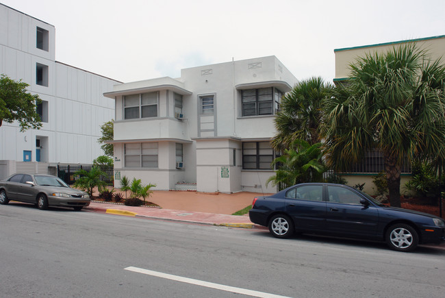 6830 Harding Ave in Miami Beach, FL - Building Photo - Building Photo