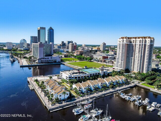 400 E Bay St in Jacksonville, FL - Foto de edificio - Building Photo