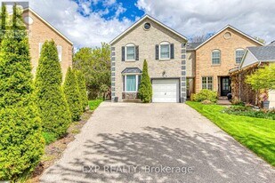 1225 Hedgestone Crescent in Oakville, ON - Building Photo