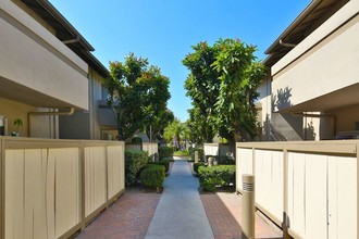 Westgate Villa Apartments in Stanton, CA - Foto de edificio - Building Photo