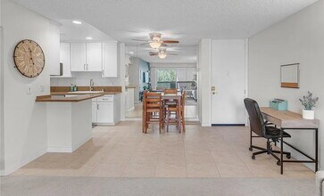 564 N Bellflower Blvd in Long Beach, CA - Building Photo - Building Photo