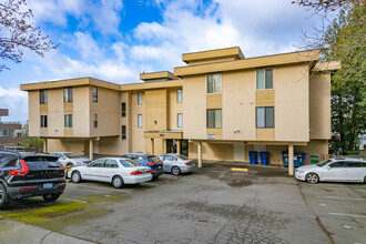 Cresswell Apartments in Seattle, WA - Building Photo - Primary Photo