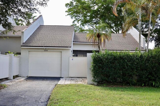 12726 Spinnaker Ln in Wellington, FL - Building Photo - Building Photo