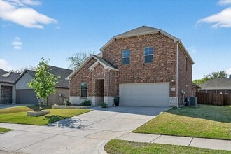 210 Briarwood Ln in Lake Dallas, TX - Building Photo - Building Photo