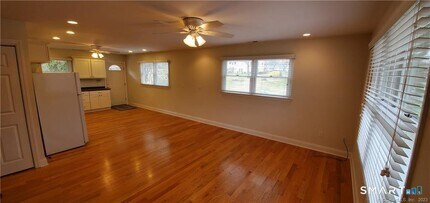 107 Oakridge Rd in Trumbull, CT - Building Photo - Building Photo