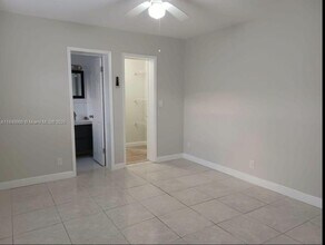 721 NE 10th St in Hallandale Beach, FL - Building Photo - Building Photo