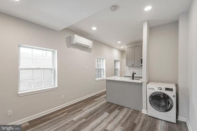 2102 South St in Philadelphia, PA - Building Photo - Building Photo