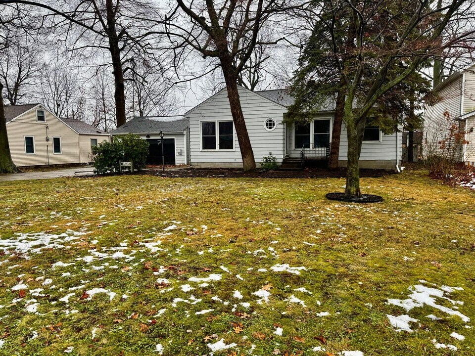 38568 Ninadell Ave in Willoughby, OH - Building Photo