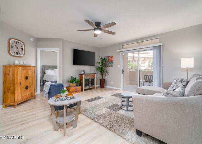 10410 N Cave Creek Rd in Phoenix, AZ - Building Photo - Building Photo