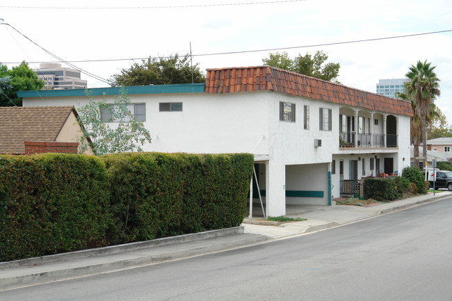 724 N Howard St in Glendale, CA - Foto de edificio - Building Photo