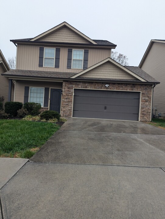 2719 Silent Springs Ln in Knoxville, TN - Building Photo